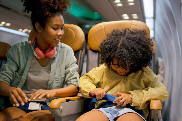 viajes de pasajeros en avión comercial. - seat belt audio fotografías e imágenes de stock