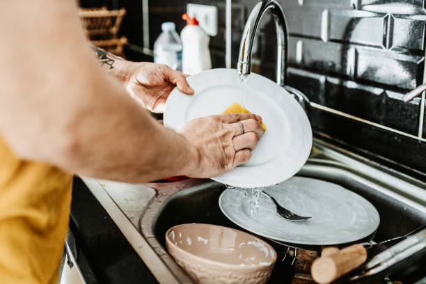 istock Kitchen cleaning. Washing dishes in the kitchen. 1471844414