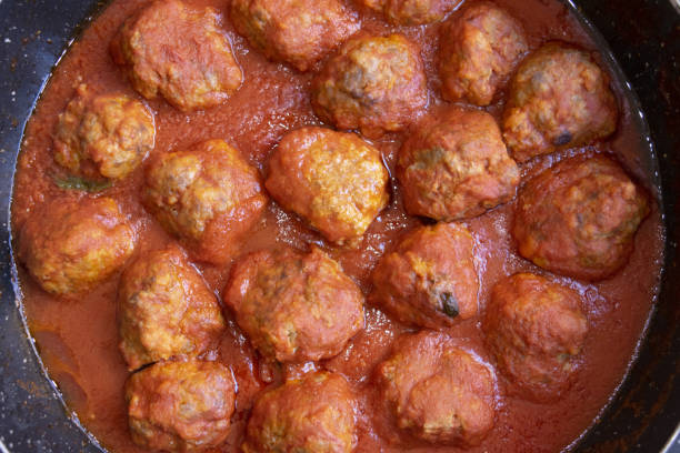 istock beef tomato sauce meatballs 1471847395