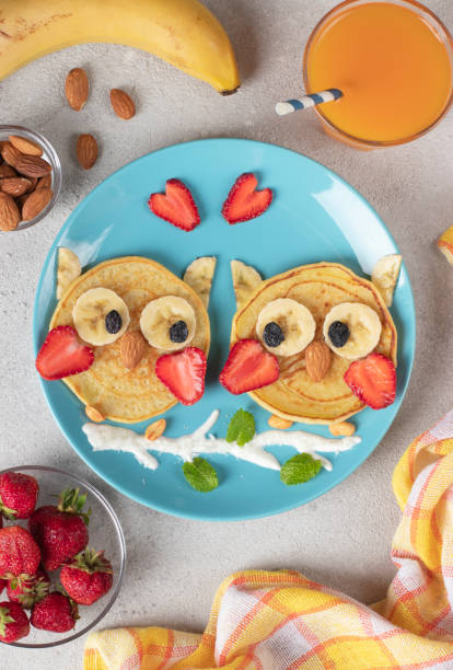 istock Owl-shaped pancakes with strawberries, bananas and almonds, a creative breakfast for kids or Valentine's Day 1471848149