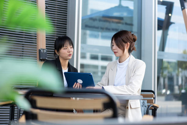 istock Asian professional woman holding a tablet computer and communicating on the seat 1471849405