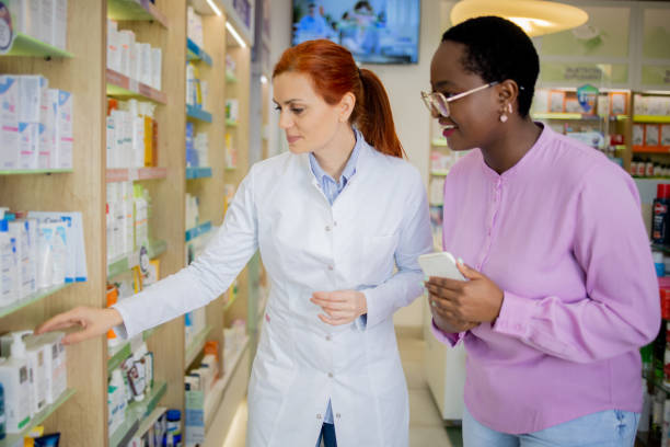 istock Satisfied customer at the pharmacy 1471871304