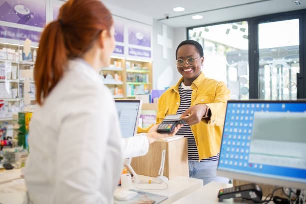 istock Satisfied customer at the pharmacy 1471871338