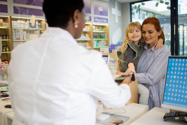 istock Mother and daughter at the pharmacy 1471871351