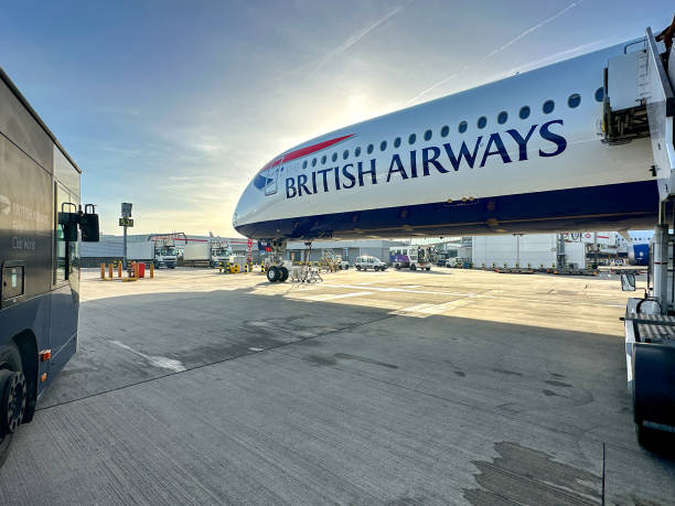 szerokokątny widok przodu odrzutowca british airways airbus 350 we wczesnym porannym świetle - 3885 zdjęcia i obrazy z banku zdjęć