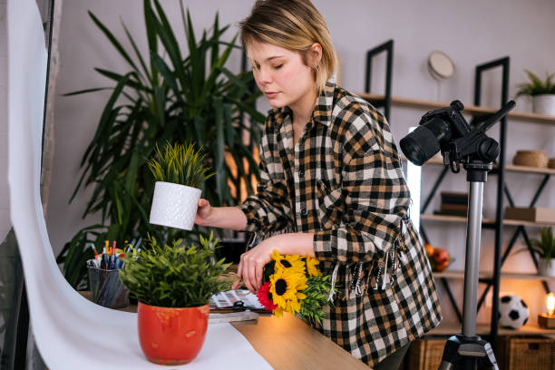 istock Photographer arranges the scene 1471901315