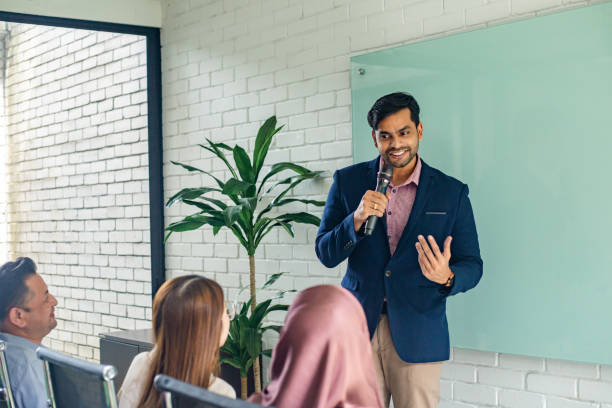 istock Team of creative business people having presentation. 1471905121