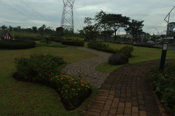 istock garden scene in the evening 1471914242