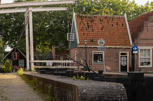 Bridge - Pomp sluis brug, in the center of the Dutch city of Edam.