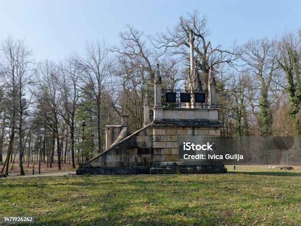クロアチアザプレシッチのネオゴシック様式のイェラチッチ家の金庫室の側面図 カトリックのストックフォトや画像を多数ご用意 カトリック