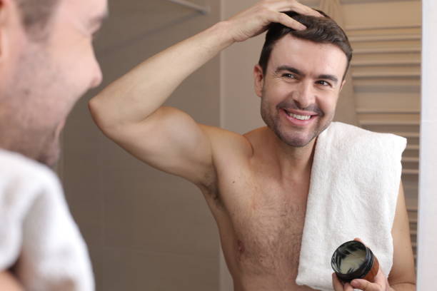 istock Man using hair wax to style his hair 1471928612