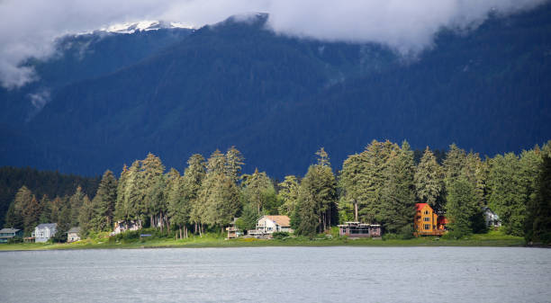 istock Juneau, Alaska oceanfront homes 1471931704