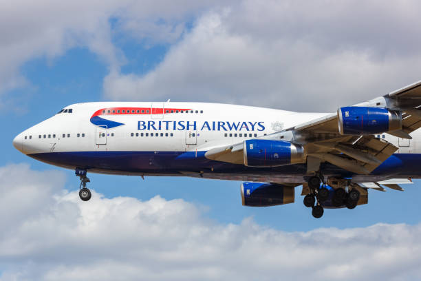 british airways boeing 747-400 flugzeug london heathrow airport in großbritannien - boeing 747 stock-fotos und bilder