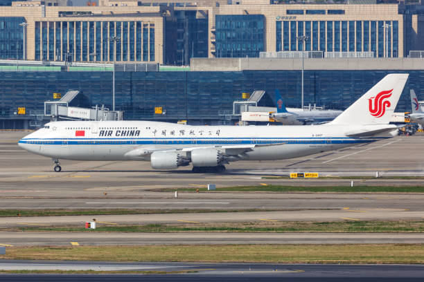 air china boeing 747-8 aeroport shanghai hongqiao airport en chine - 11090 photos et images de collection