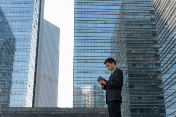 Chinese Office Worker Outdoor Moments