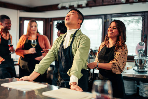 istock Upset man waiting for friends help with apron. 1471940884