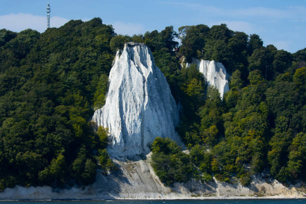 falaises sur l’île de rügen - rugen island photos et images de collection