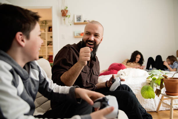 istock Family time on week-end at home with mobile devices. 1471954092