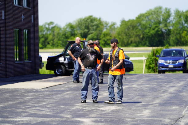 los motociclistas harley davidson de apoyo del fond du lac, wisconsin, se reunieron para su paseo anual. - editorial crowd driver people fotografías e imágenes de stock