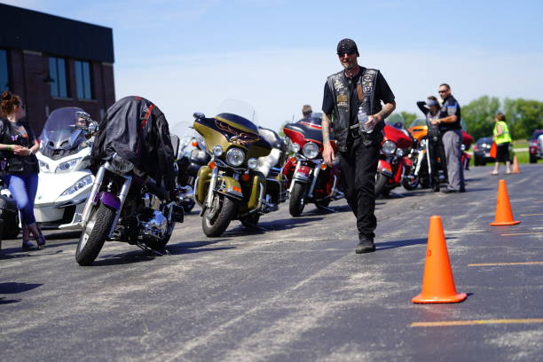 los motociclistas harley davidson de apoyo del fond du lac, wisconsin, se reunieron para su paseo anual. - editorial crowd driver people fotografías e imágenes de stock