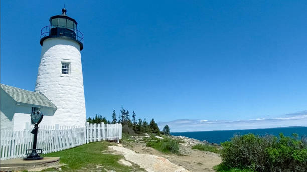 farol de pemaquid - new england pemaquid peninsula blue skies lighthouse - fotografias e filmes do acervo