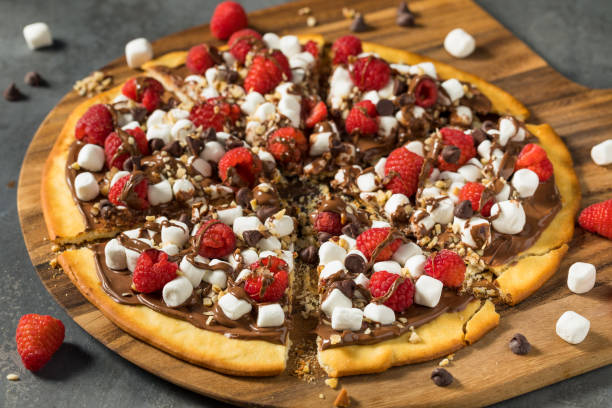 istock Homemade Sweet Chocolate Hazelnut Pizza Pastry 1471971971