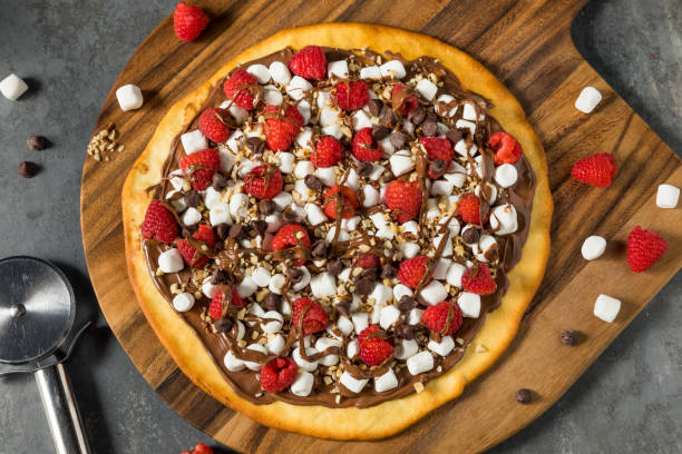 istock Homemade Sweet Chocolate Hazelnut Pizza Pastry 1471972029