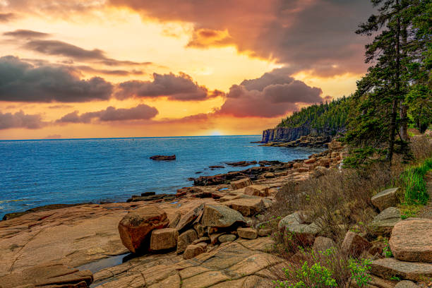 istock Sun rising over Acadia National Park 1471980926