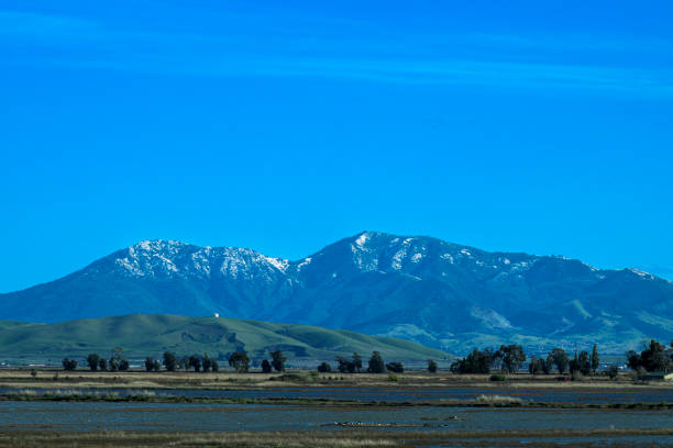 istock Distant View of Mt Diablo with Summit Capped With Snow 1471984513