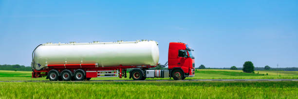 istock Semi truck with oil tank 1471987759