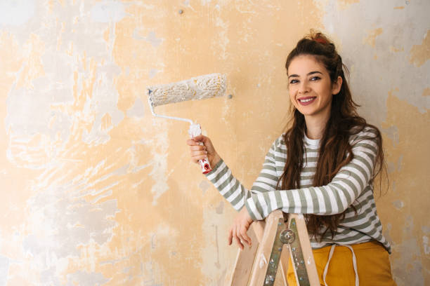 istock Woman painting a wall 1472046265