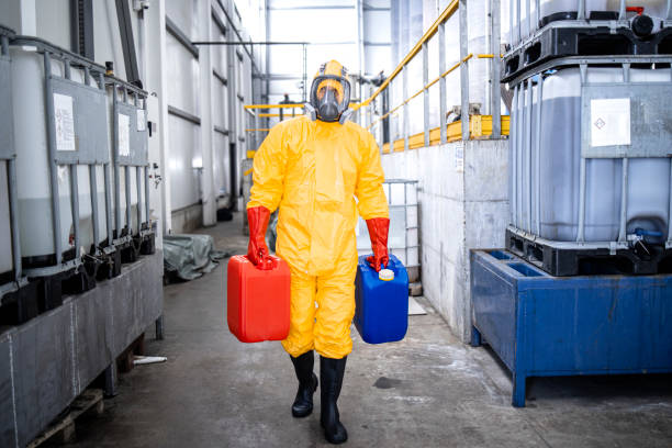 istock Working in chemicals plant. 1472049266