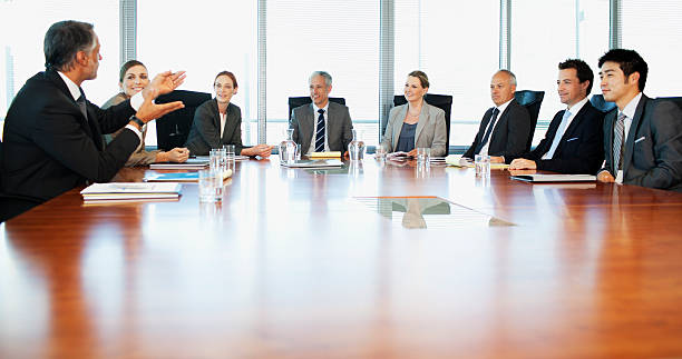 비즈니스 직원관리 회의 테이블 컨퍼런스 룸 - 단정한 사무복 뉴스 사진 이미지