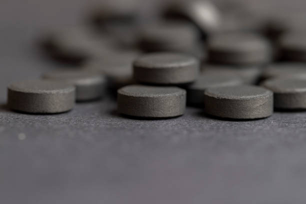 黒色のクローズアップの錠剤の開封と開梱 - perscription capsule frame pill ストックフォトと画像