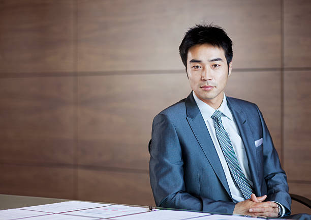 портрет уверенно бизнесмен - asian ethnicity suit business men стоковые фото и изображения