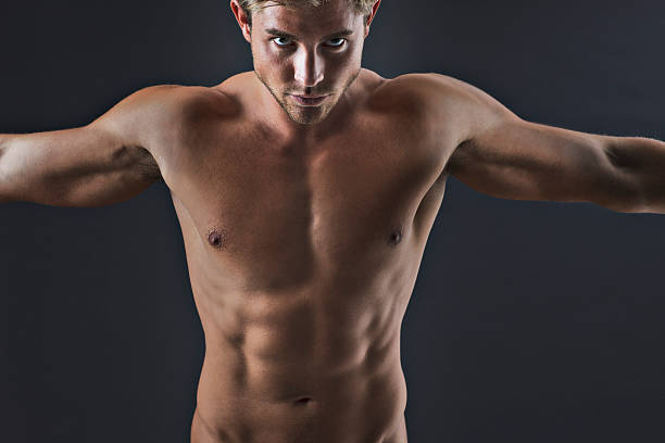 retrato de hombre con musculares brazos estirados - shirtless front view studio shot waist up fotografías e imágenes de stock