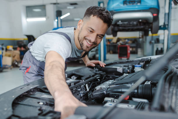 istock Experienced automotive technician inspecting the client vehicle 1472076637