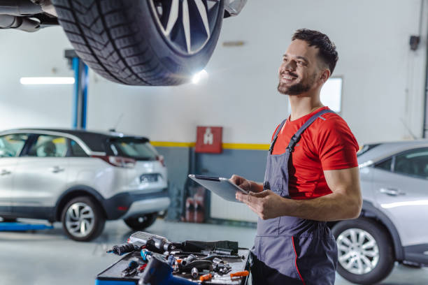 istock Joyful automotive technician standing at the service station 1472076852