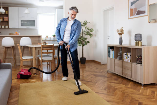 istock Keeping the house clean 1472089305