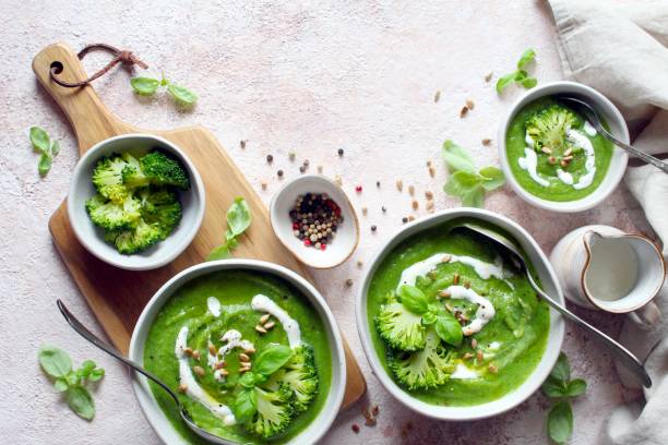 istock Tasty broccoli soup. Green soup. 1472119048