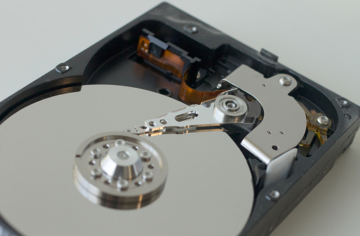 An IDE hard disk used a parallel interface and had a lower data transfer rate than modern storage devices. It was commonly used in desktops and some laptops before being replaced by newer technologies like SATA and SSD.