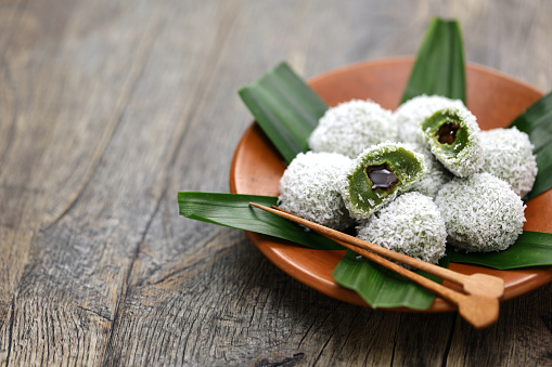 Onde Onde, postre tradicional de arroz glutinoso de Malasia photo