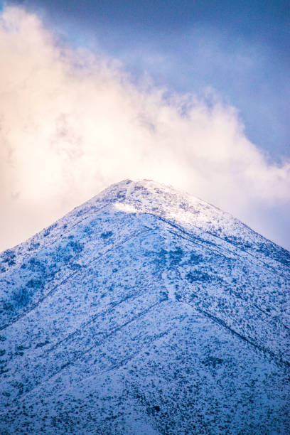 large mountain in Acton, CA snow covered mountain in Acton, CA acton california stock pictures, royalty-free photos & images