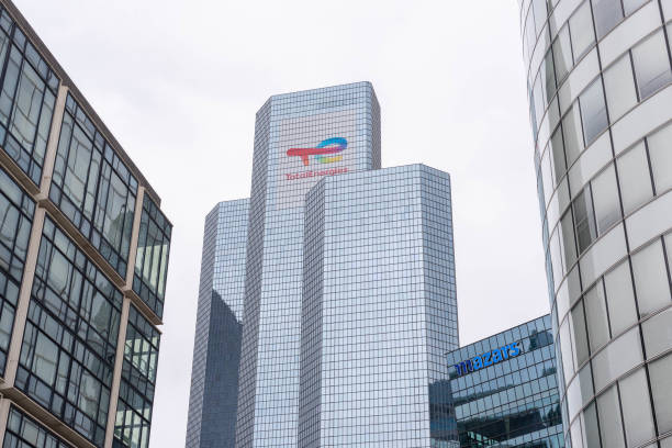 Total Energies tower in the district of La Defense Paris, France - 4 June 2022 : Total Energies tower in the district of La Defense total amount stock pictures, royalty-free photos & images