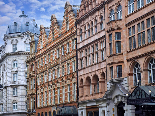 facciate ornate dell'edificio del 19 ° secolo nel quartiere marylebone di londra - marylebone foto e immagini stock