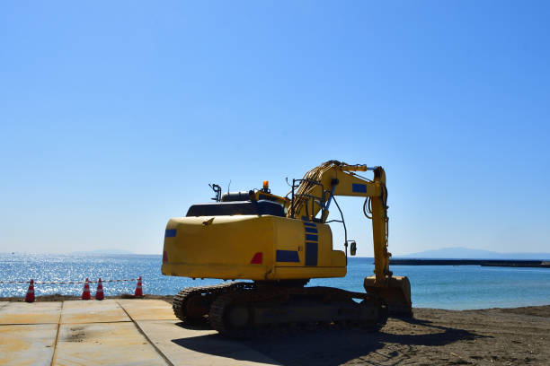 istock A power shovel that works on the coast. 1472198742