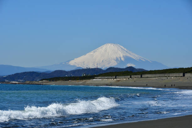 istock Fuji seen from the Chigasaki Nishihama coast. 1472200641