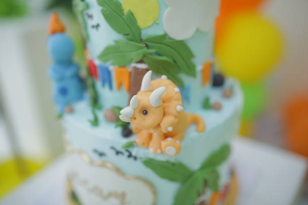 istock BIRTHDAY Cake with various toy animals and ballon 1472218146