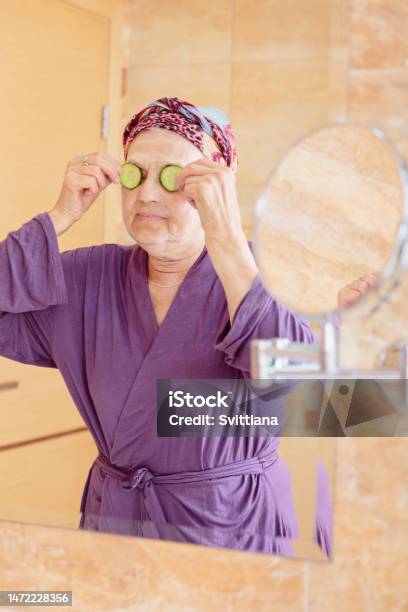 зрелые бабы в бане Пожилые Женщины Разговаривают В Сауне На Курорте — стоковые фотографии и другие картинки 70-79 лет - 70-79 лет, 80-89 лет, Активный образ жизни - iStock