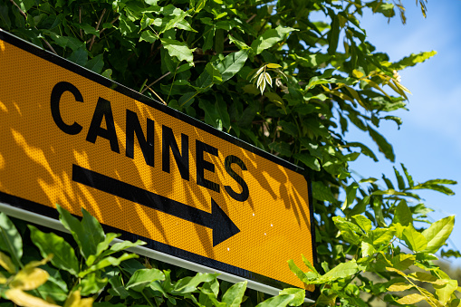 Road sign to Cannes
